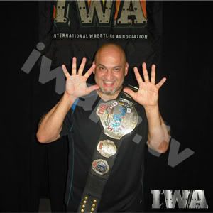 Miguel Perez Nuevo Campeon Mundial IWA