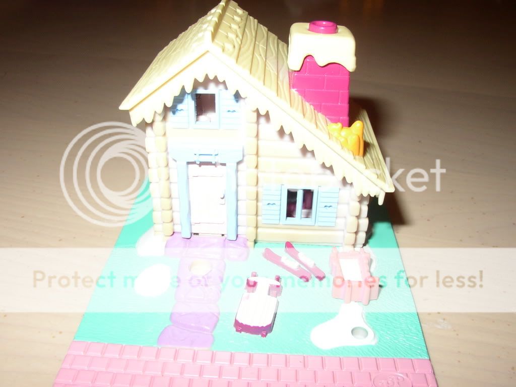 Polly Pocket Ski Lodge House Bluebird 1993 Collectable  